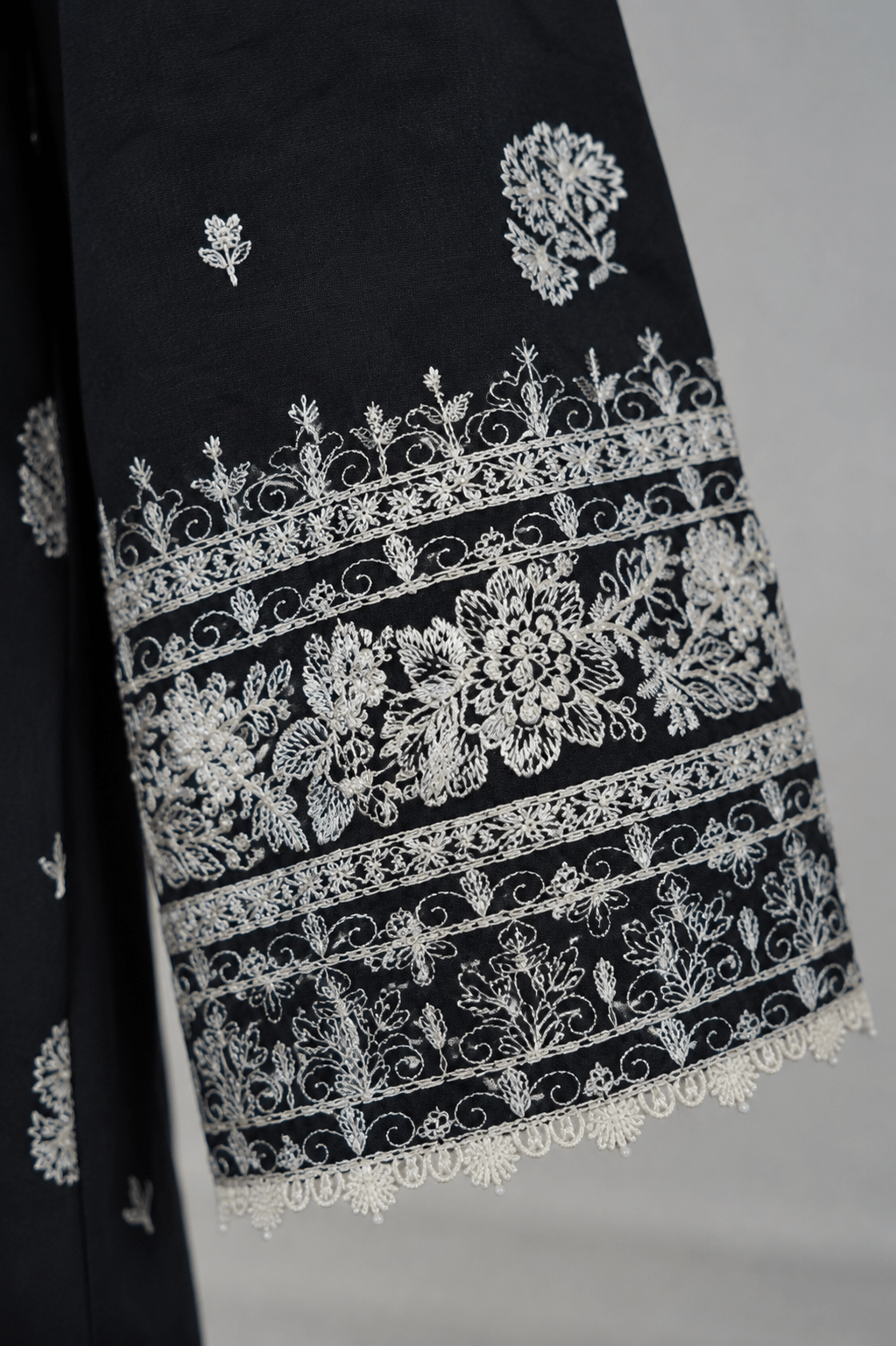 SIAYARA black heavy embroidery detail