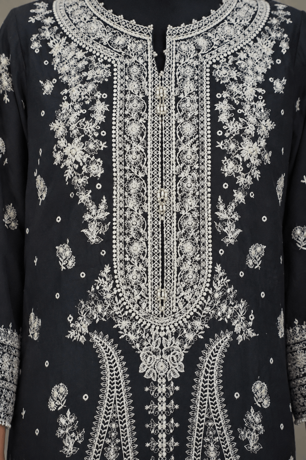 SIAYARA black luxury lawn suit front view with embroidery details