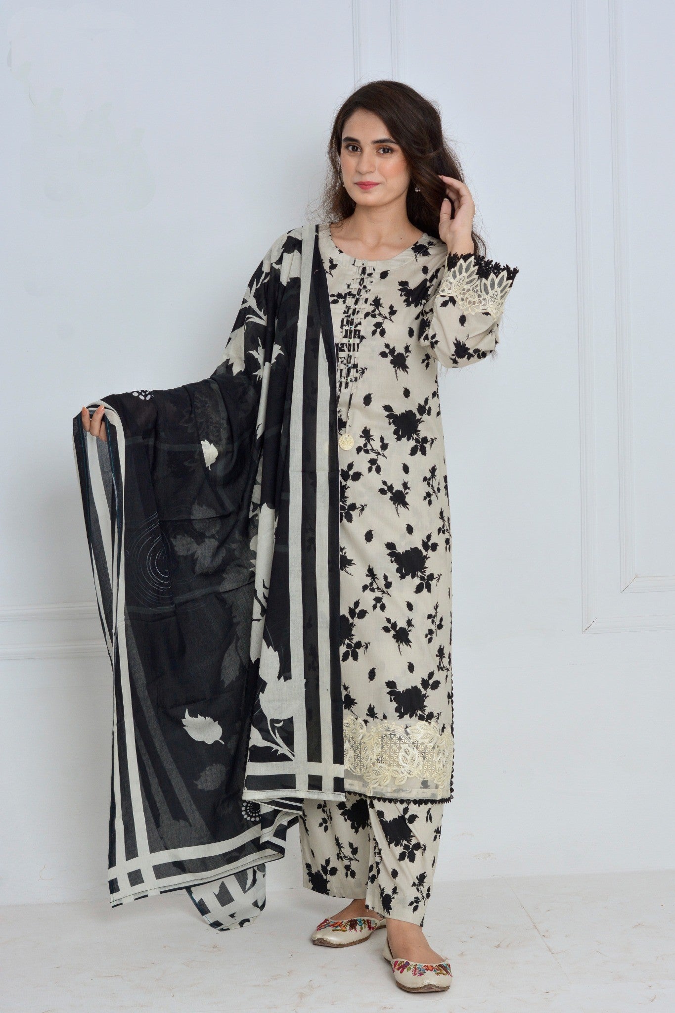 Lawn Suit for Women in Pakistan | Art 98000